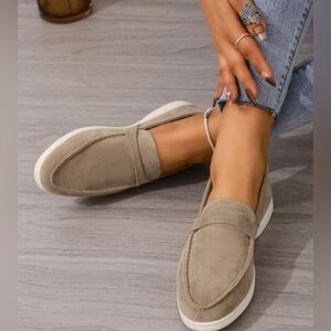 NWOT never worn women’s Loafers size 8